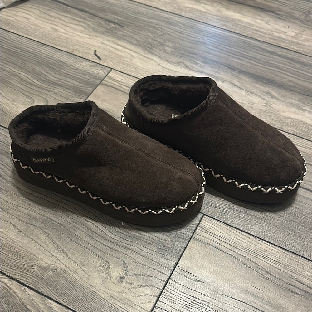 Brown platform Bearpaw slippers, size 7